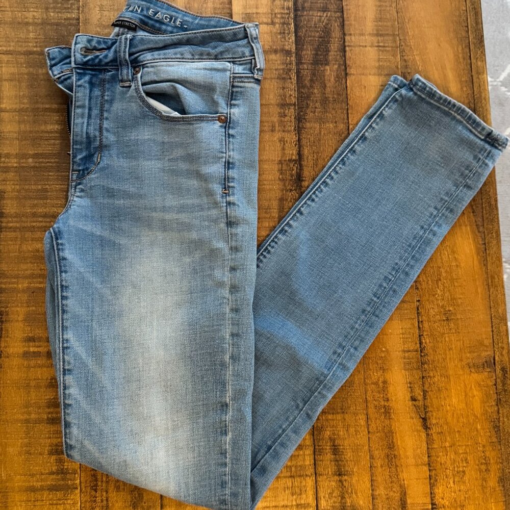 AMERICAN EAGLE SKINNY JEANS